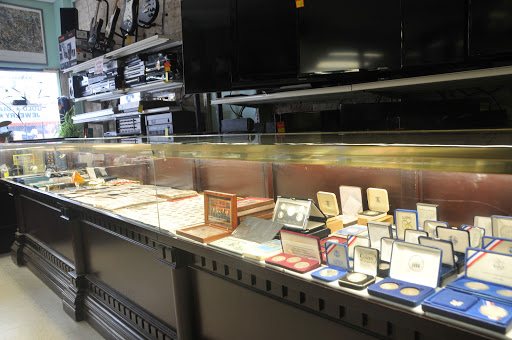 Pawn Shop «Gold Star Jewelry & Coin Co.», reviews and photos, 7048 N Clark St, Chicago, IL 60626, USA