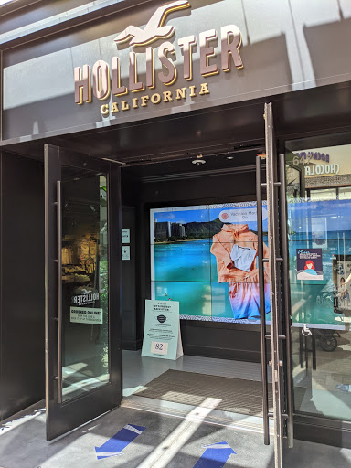 Clothing Store «Hollister Co.», reviews and photos, 647 Spectrum Center Dr, Irvine, CA 92618, USA
