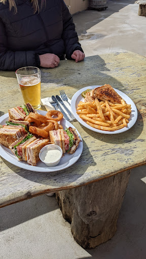 Bar & Grill «Snug Harbor Bar and Grill», reviews and photos, 5001 SW Hwy 101, Lincoln City, OR 97367, USA