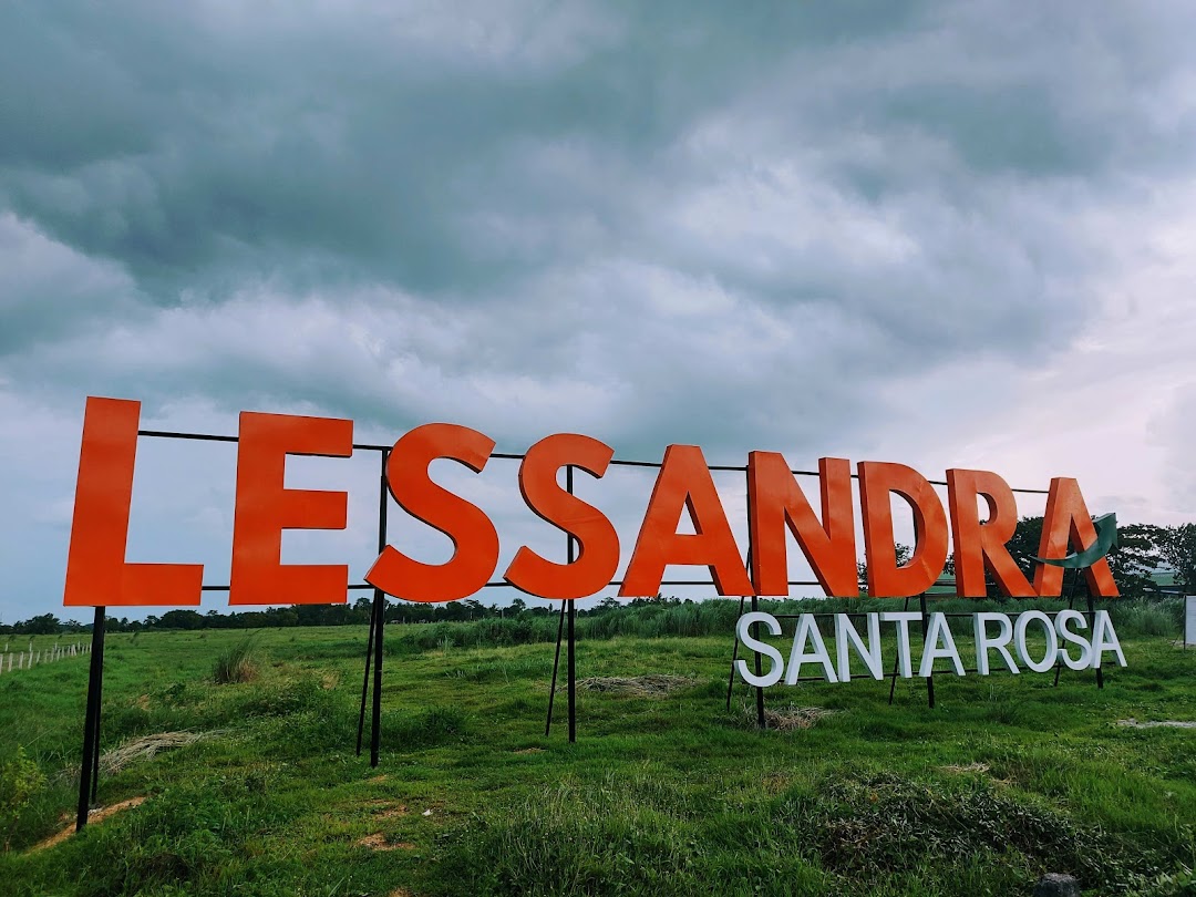 Lessandra Santa Rosa