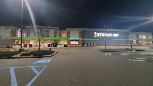 Grocery Store «Stop & Shop», reviews and photos, 40 Franklin Village Drive, Franklin, MA 02038, USA