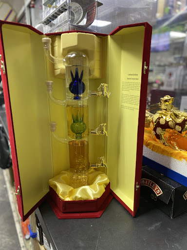 Liquor Store «D & M Liquor Store», reviews and photos, 595 Ralph David Abernathy Blvd, Atlanta, GA 30312, USA