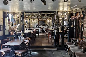 Theydon Oak Village Pub & Dining image