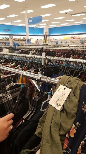 Clothing Store «Ross Dress for Less», reviews and photos, 6901 W Grand Ave, Gurnee, IL 60031, USA