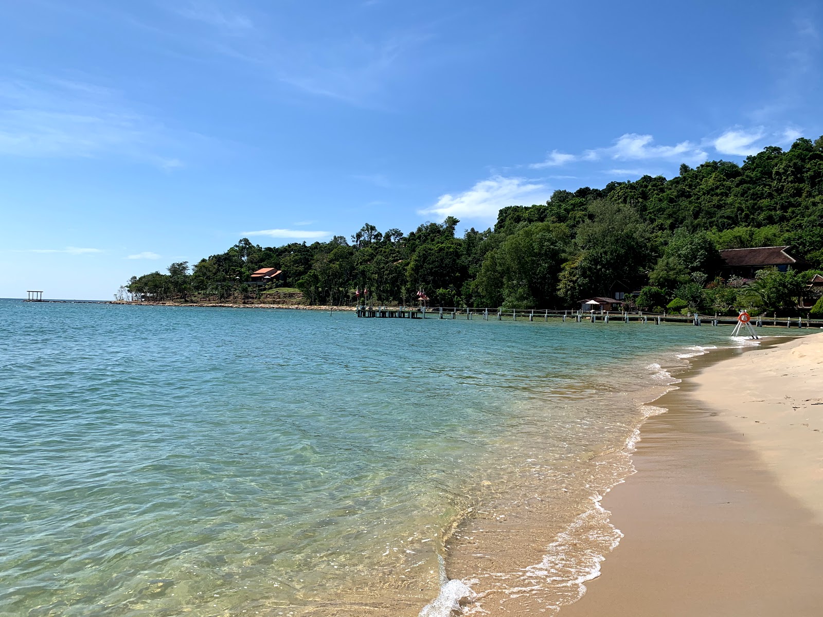 Chez Carole Beach的照片 带有米色沙子表面