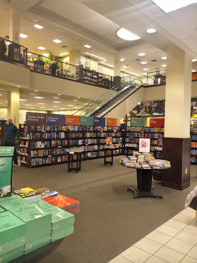 Book Store «Barnes & Noble», reviews and photos, 55 Parsonage Rd, Edison, NJ 08837, USA