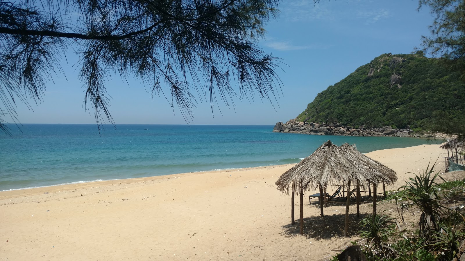 Φωτογραφία του Sa Huynh Beach με μπεζ άμμος επιφάνεια