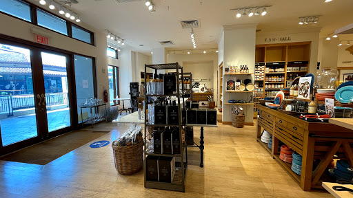 Kitchen Supply Store «Williams-Sonoma», reviews and photos, 350 San Lorenzo Ave #2005, Coral Gables, FL 33146, USA