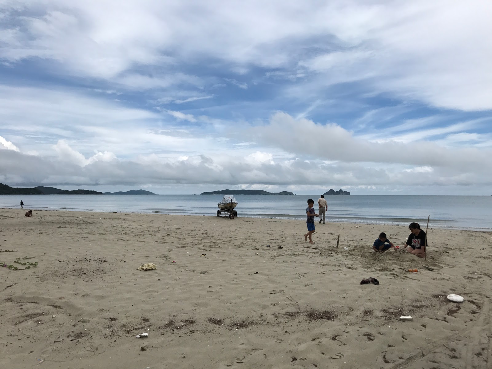 Ngoc Vung Beach'in fotoğrafı turkuaz su yüzey ile