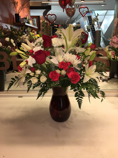 Florist «Blooms», reviews and photos, 900 SW 5th Ave, Portland, OR 97204, USA