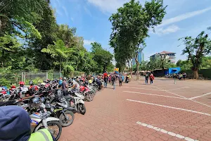 Parking place Surabaya Zoo image