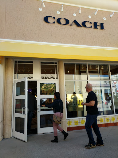 Shopping Mall «Orlando Vineland Premium Outlets», reviews and photos, 8200 Vineland Ave, Orlando, FL 32821, USA