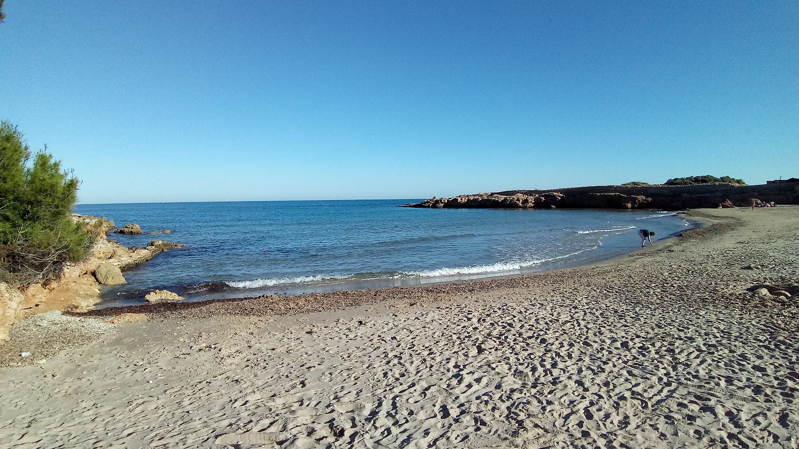 Fotografija Cala Sant Jordi z majhen zaliv