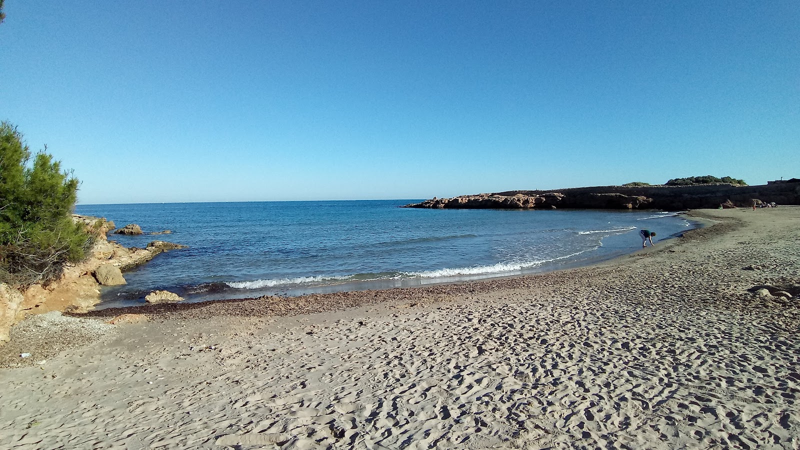 Foto di Cala Sant Jordi con molto pulita livello di pulizia