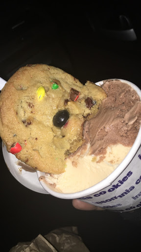 Cookie Shop «Insomnia Cookies», reviews and photos, 6470 N Sheridan Rd, Chicago, IL 60626, USA