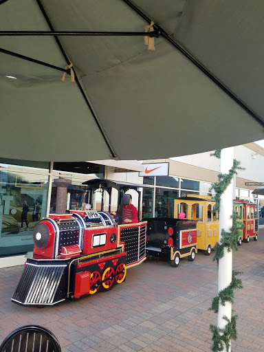 Clothing Store «Nike Factory Store», reviews and photos, 2950 I-20 Frontage Rd #755, Grand Prairie, TX 75052, USA