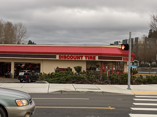 Tire Shop «Discount Tire Store - Kirkland, WA», reviews and photos, 12410 NE 124th St, Kirkland, WA 98034, USA