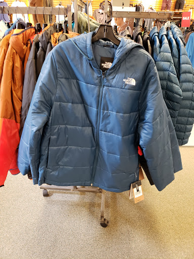 Camping Store «REI», reviews and photos, 200 Ridge Pike #115, Conshohocken, PA 19428, USA