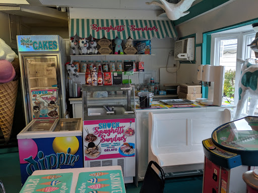 Frozen Yogurt Shop «Shock Ice Cream & Dessert Cafe», reviews and photos, 99 Main St, Westhampton Beach, NY 11978, USA