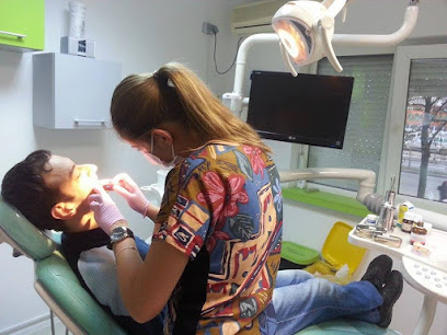 Dr. Monica Vijulie-Olimar Dentistes CLINICA Dr M