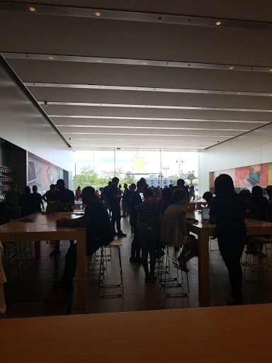 Computer Store «Apple Eton», reviews and photos, 28849 Chagrin Blvd, Woodmere, OH 44122, USA