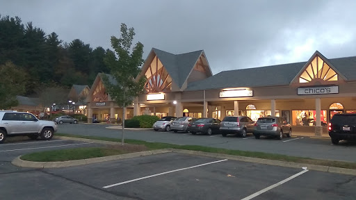 Tanger Outlet Blowing Rock, 278 Shoppes on the Parkway Rd, Blowing Rock, NC 28605, USA, 