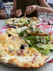 Pizza du Restaurant L'Entr'Act à Le Grau-du-Roi - n°2