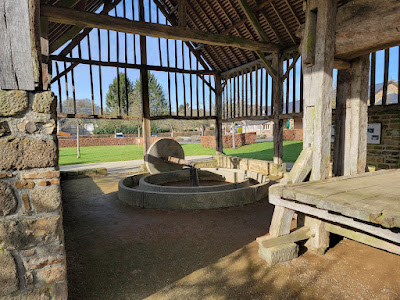 aire de stationnement camping car à Lonlay-l'Abbaye