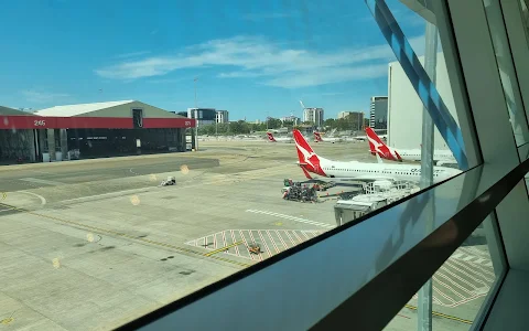 Qantas Domestic Business Lounge Sydney image