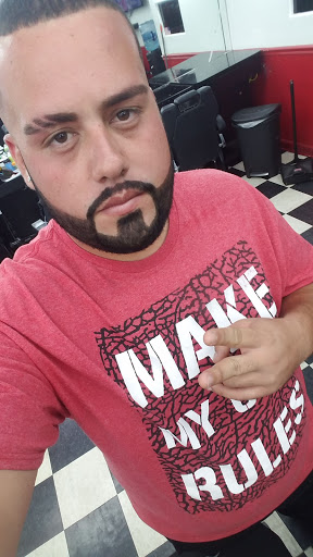Barber Shop «Bueno Barbershop», reviews and photos, 463 NE 167th St, North Miami Beach, FL 33162, USA