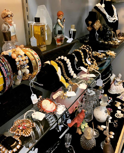 Thrift Store «Upscale Resale», reviews and photos, 23501 Ridge Route Dr # G, Laguna Hills, CA 92653, USA