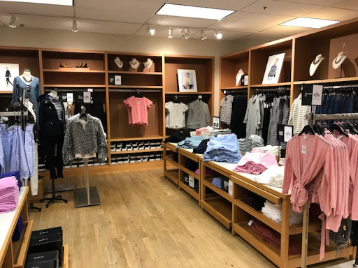 Clothing Store «J.Crew Factory», reviews and photos, 241 Fort Evans Rd NE #473, Leesburg, VA 20176, USA