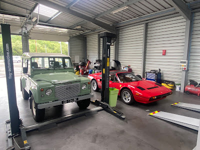 Garage. FOURAA bordes , voitures occasion utilitaires prestige à Assat