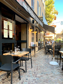 Atmosphère du Restaurant L'Emberluque à Le Lavandou - n°2