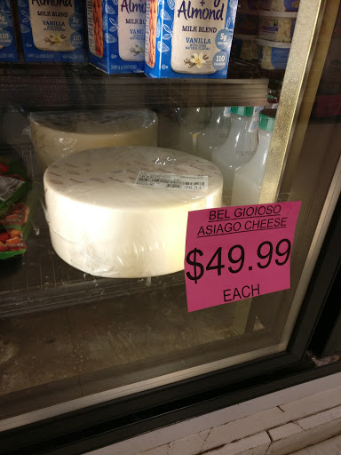 Grocery Store «Mikes Discount Foods», reviews and photos, 905 45th Ave NE, Minneapolis, MN 55421, USA