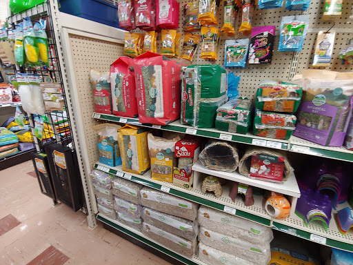 Garden Center «Wisconsin Garden & Pet Supply», reviews and photos, 8520 W North Ave, Wauwatosa, WI 53226, USA