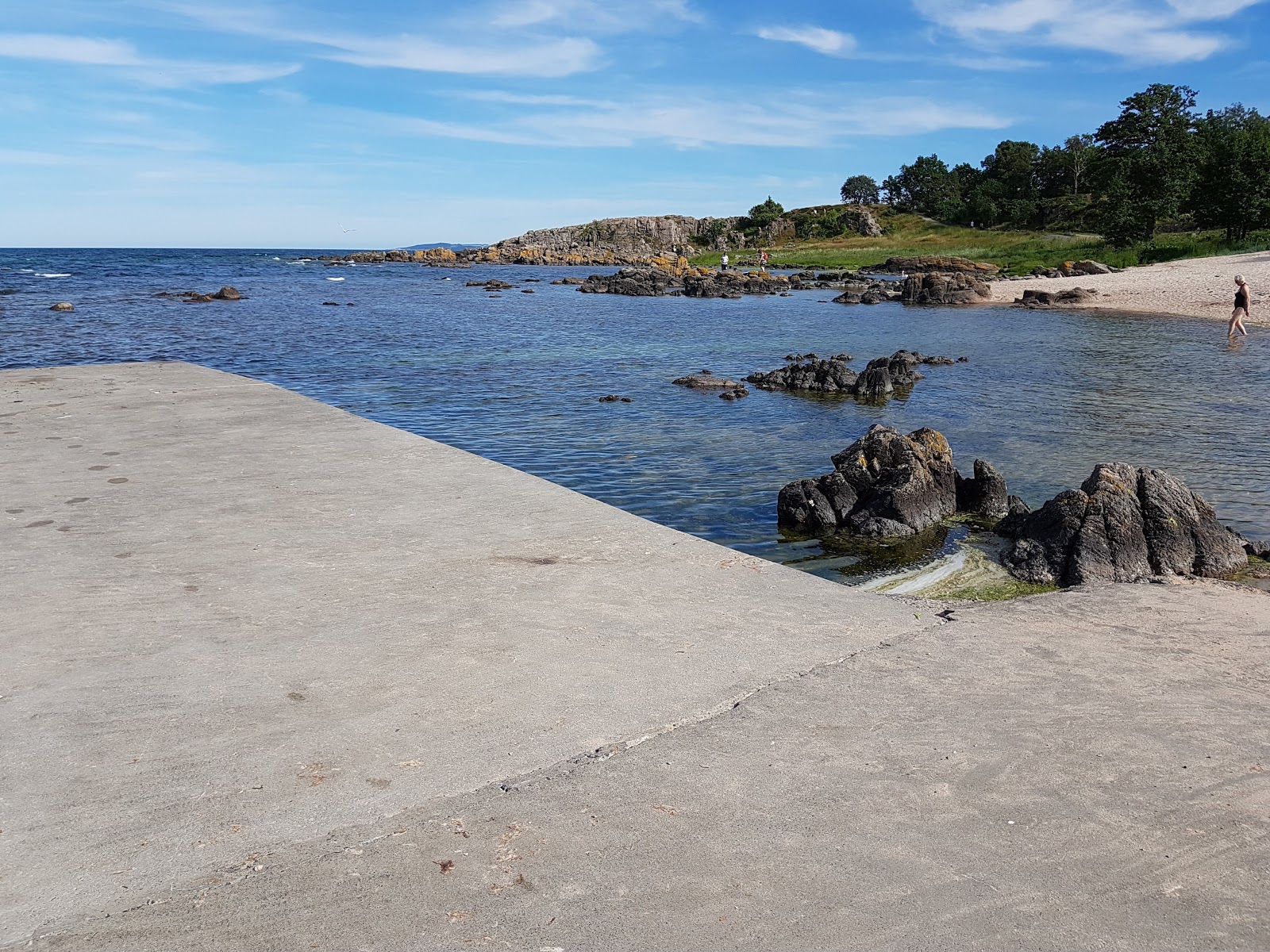 Foto von Naes Strand und die siedlung