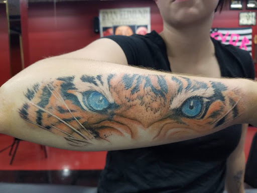 Tattoo Shop «Sarenity Tattoo & Piercing in Birchwood Mall», reviews and photos, 4350 24th Ave, Fort Gratiot Twp, MI 48059, USA