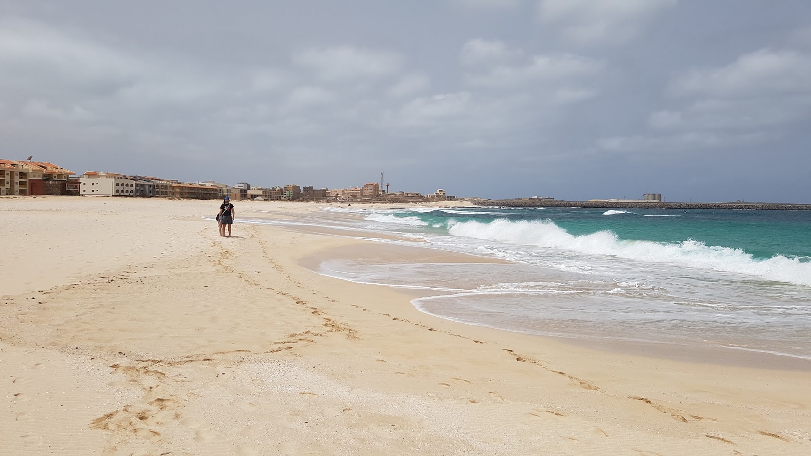 Foto di Praia de Cabral con una superficie del sabbia beige