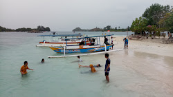 Gili Nangu Plajı'in fotoğrafı ve yerleşim