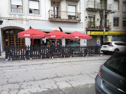 Bar La Varada - Av. Carmen Miranda, 25, 33120 Pravia, Asturias, Spain