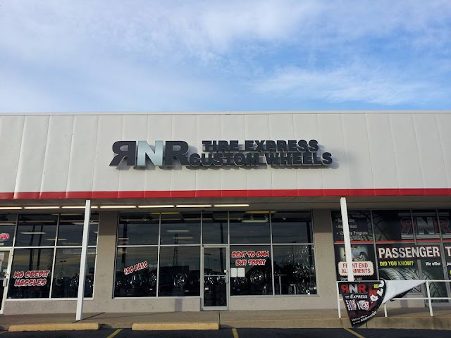 RNR Tire Express (St. Louis, MO)