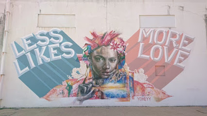 「LESS LIKES MORE LOVE」YOHEYY メリケンパーク壁画