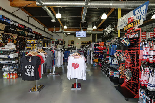 Sportswear Store «Between The Lines», reviews and photos, 13802 N Scottsdale Rd #127, Scottsdale, AZ 85254, USA