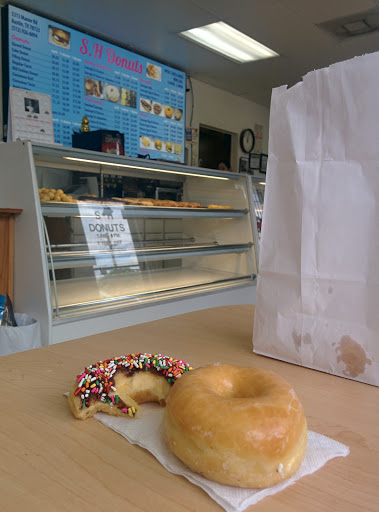 Donut Shop «S H Donuts», reviews and photos, 5313 Manor Rd, Austin, TX 78723, USA