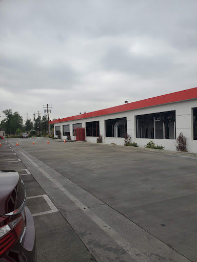 Matts Express Car Wash en San Bernardino