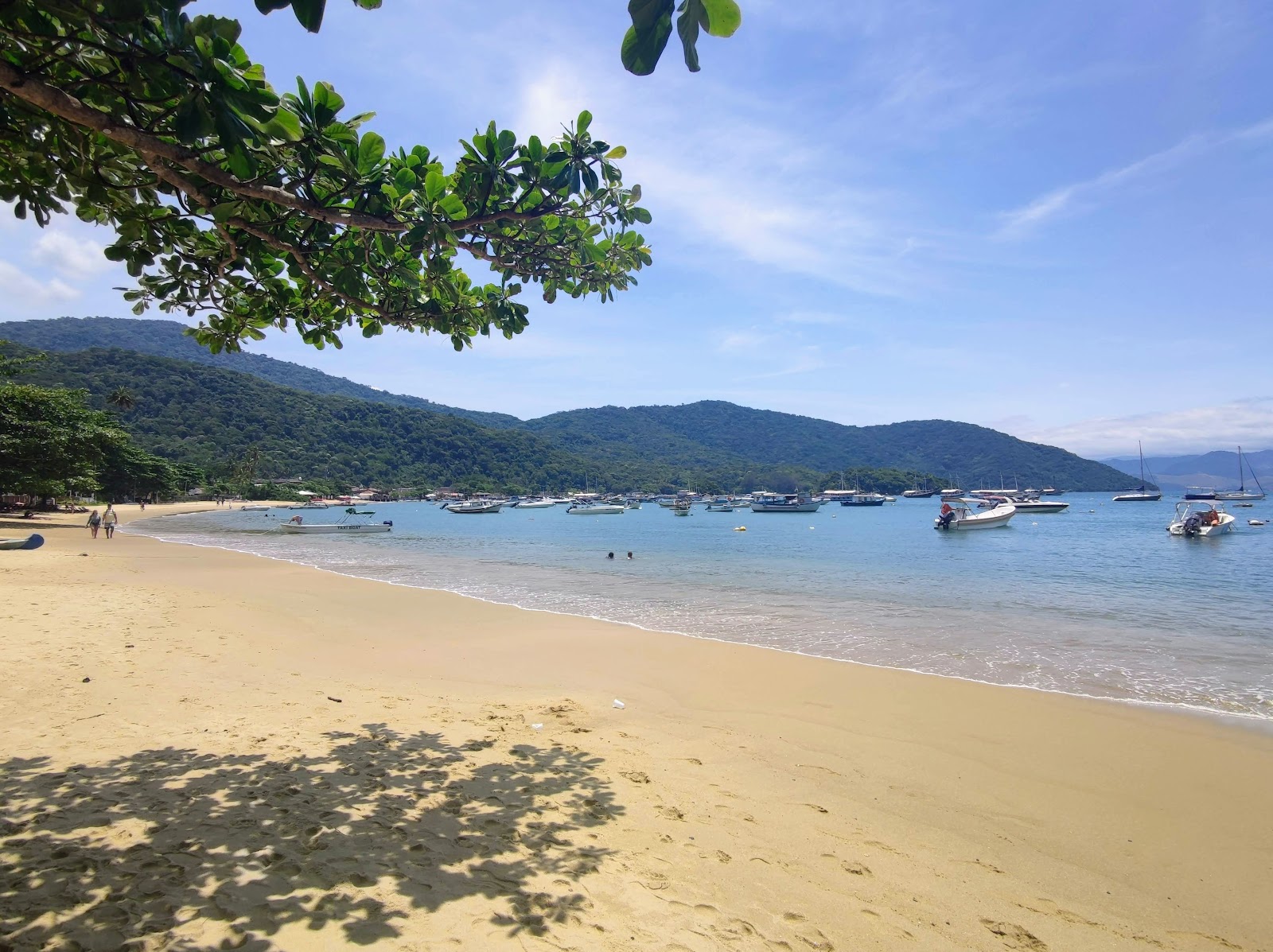 Foto av Praia do Abraao med rymlig strand