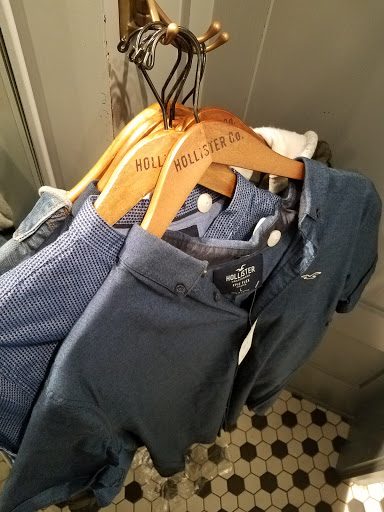 Clothing Store «Hollister Co.», reviews and photos, 8000 Biscayne Blvd #806, Plantation, FL 33388, USA