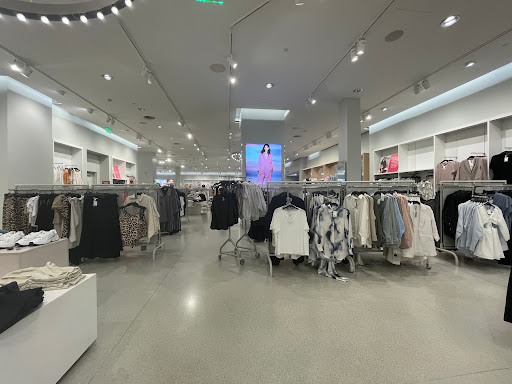 Clothing Store «H&M», reviews and photos, 4200 Conroy Rd, Orlando, FL 32839, USA