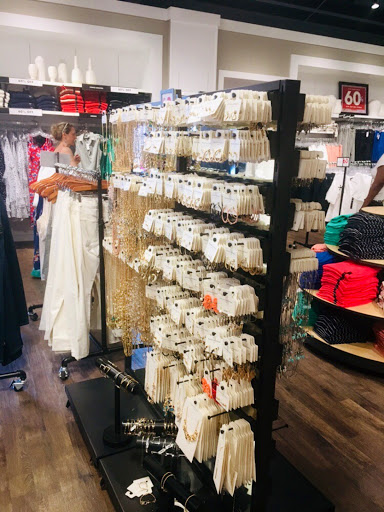 Clothing Store «Banana Republic», reviews and photos, 454 Evergreen Ct, Central Valley, NY 10917, USA